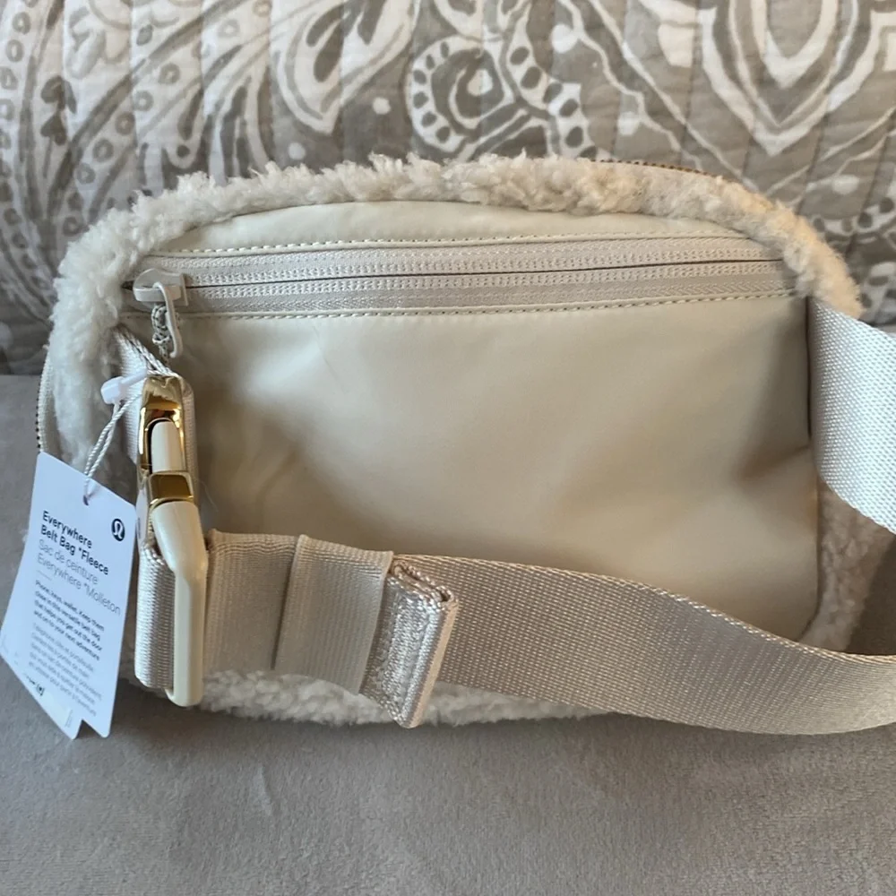 Lululemon 1L Fleece Belt Bag - White & Gold - NWT - Picture 3 of 6